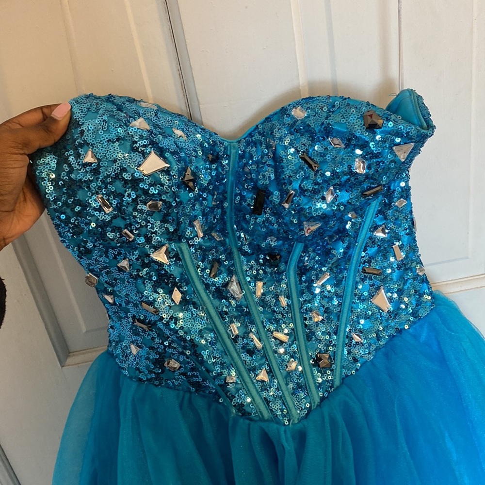 Prom dress - Picture 2 of 5